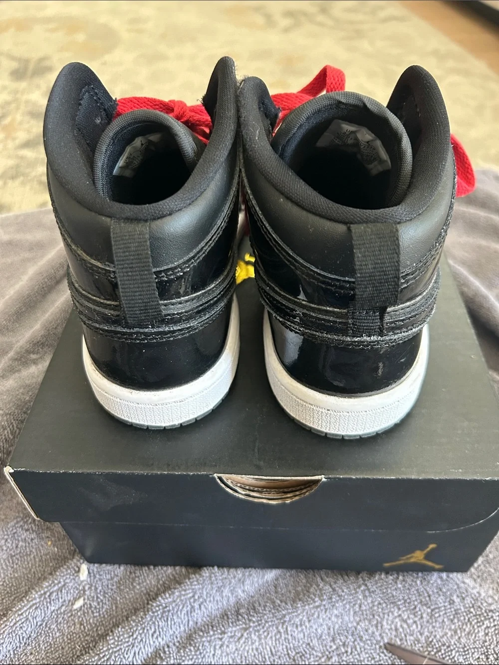 Boys’ Jordan 1 Mid SE Black High-Top Sneakers with Red Laces in 2.5